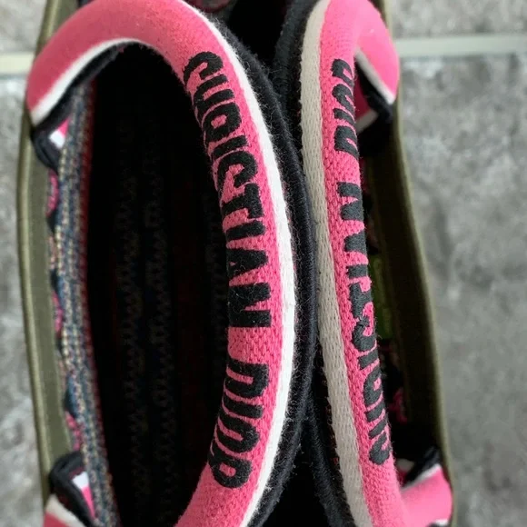 Dior Book Tote
Embroidered Canvas Pink Green - Picture 8 of 10